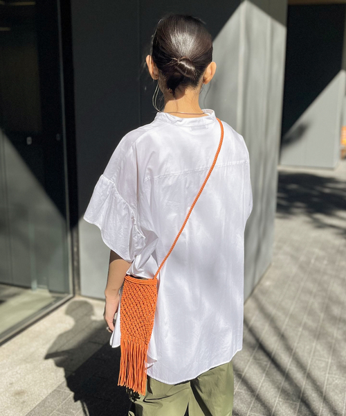 JOINT WORKS（ジョイントワークス）の「【COMMRE/コムル】裾フリル シャーリングブラウス（シャツ/ブラウス・レディース・ホワイト/ブラック・FREE）」の5枚目の写真