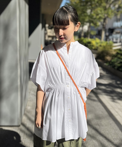 JOINT WORKS（ジョイントワークス）の「【COMMRE/コムル】裾フリル シャーリングブラウス（シャツ/ブラウス・レディース・ホワイト/ブラック・FREE）」の6枚目の写真