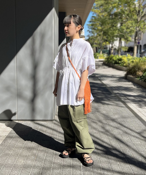 JOINT WORKS（ジョイントワークス）の「【COMMRE/コムル】裾フリル シャーリングブラウス（シャツ/ブラウス・レディース・ホワイト/ブラック・FREE）」の7枚目の写真