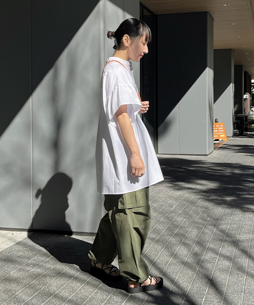 JOINT WORKS（ジョイントワークス）の「【COMMRE/コムル】裾フリル シャーリングブラウス（シャツ/ブラウス・レディース・ホワイト/ブラック・FREE）」の8枚目の写真