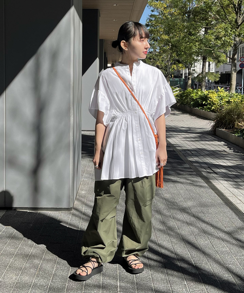 JOINT WORKS（ジョイントワークス）の「【COMMRE/コムル】裾フリル シャーリングブラウス（シャツ/ブラウス・レディース・ホワイト/ブラック・FREE）」の9枚目の写真