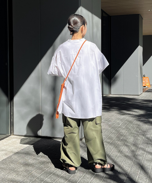 JOINT WORKS（ジョイントワークス）の「【COMMRE/コムル】裾フリル シャーリングブラウス（シャツ/ブラウス・レディース・ホワイト/ブラック・FREE）」の10枚目の写真