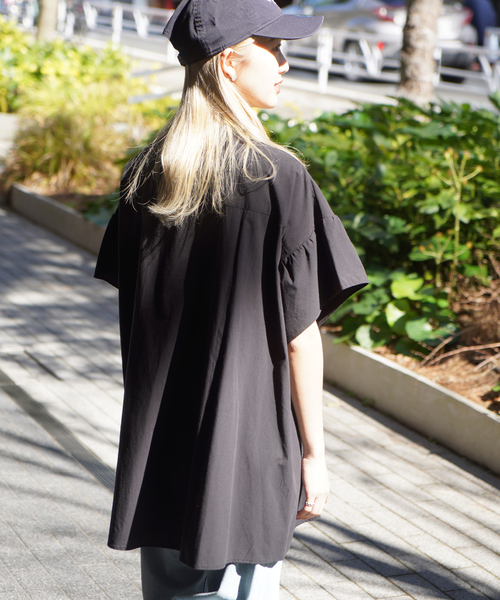 JOINT WORKS（ジョイントワークス）の「【COMMRE/コムル】裾フリル シャーリングブラウス（シャツ/ブラウス・レディース・ホワイト/ブラック・FREE）」の21枚目の写真