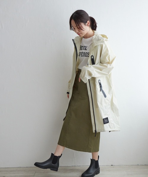 LBC（エルビーシー）の「【撥水】KiU RAIN ZIP UP レインジップアップ（レインコート/ポンチョ・レディース・ダークグリーン/ブラック/ホワイト/ベージュ/ピンク・FREE）」の2枚目の写真