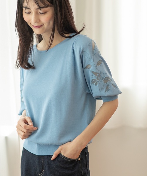 OPAQUE.CLIP（オペークドットクリップ）の「◆アンサンブル対応 刺繍チュールスリーブニット【洗濯機洗い可】（ニット/セーター・レディース・サンドベージュ/ホワイト系/ライトブルー・36/38/40）」の3枚目の写真