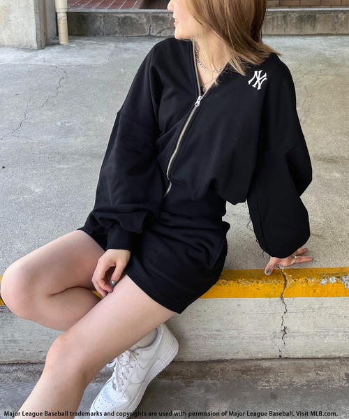 BACK TO THE FIELD(バック トゥー ザ フィールド)の「【MLB】ワンポイント刺繍パーカー×インナー付きミニスカートセットアップ(ワンピース・レディース・ブラック/グリーン/グレー・FREE)」の4枚目の写真