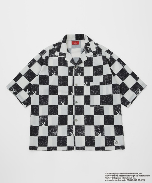 PLAYBOY(プレイボーイ)の「LB.03/「PLAYBOY別注」チェッカーフラッグオープンカラーシャツ(シャツ/ブラウス・メンズ・ホワイト/チャコール・S/M/L)」の2枚目の写真
