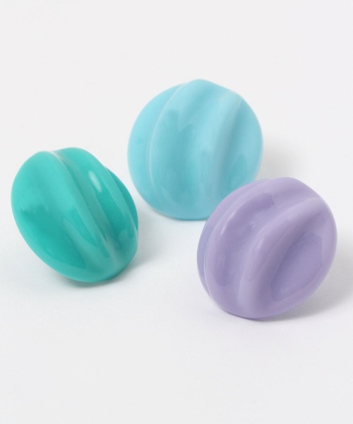 FOREVER 21（フォーエバー トゥエンティーワン）の「オーバルモチーフピアス（ピアス（両耳用）・レディース・ベージュ/パープル/ピンク/ブルー/グリーン/ホワイト系その他・FREE）」の8枚目の写真