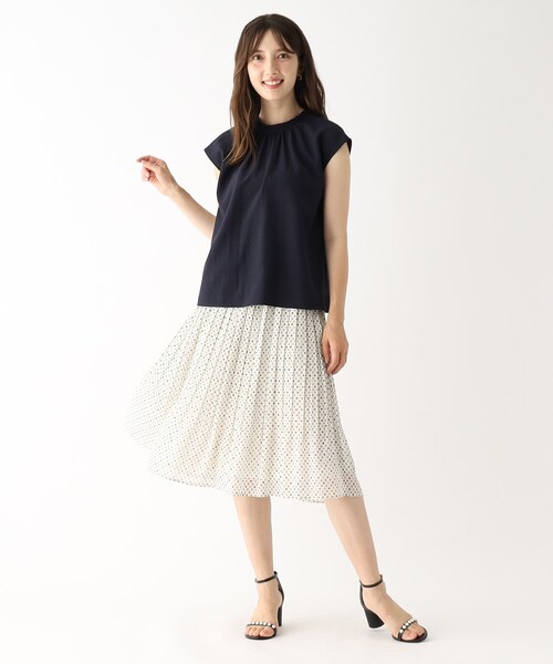 index（インデックス）の「◆フリルハイネックブラウス【イージーケア/吸水速乾/洗濯機洗い可】（シャツ/ブラウス・レディース・ベージュ/ネイビー/ダークオレンジ/ホワイト系9/ブルー系5・40/38/42/36）」の8枚目の写真