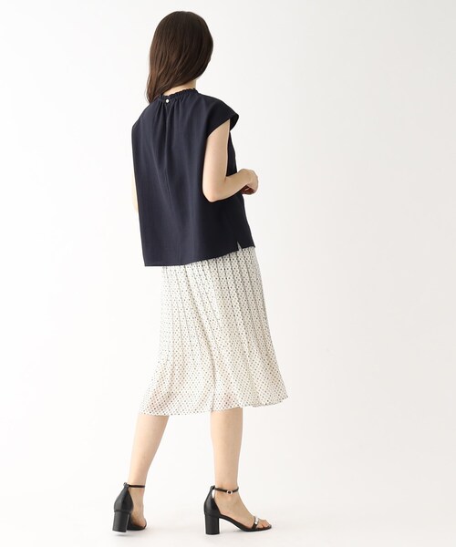 index（インデックス）の「◆フリルハイネックブラウス【イージーケア/吸水速乾/洗濯機洗い可】（シャツ/ブラウス・レディース・ベージュ/ネイビー/ダークオレンジ/ホワイト系9/ブルー系5・40/38/42/36）」の19枚目の写真