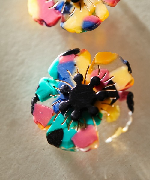 ear PAPILLONNER（イアパピヨネ）の「アセチフラワーイヤリング（イヤリング・レディース・レッド/イエロー・FREE）」の4枚目の写真