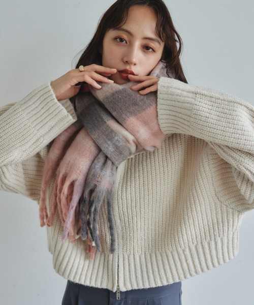 VANNIE U（ヴァニーユー）の「タータンチェックボリュームマフラー（マフラー・レディース・ベージュ/ブラウン/ピンク/ブラック・FREE）」の18枚目の写真