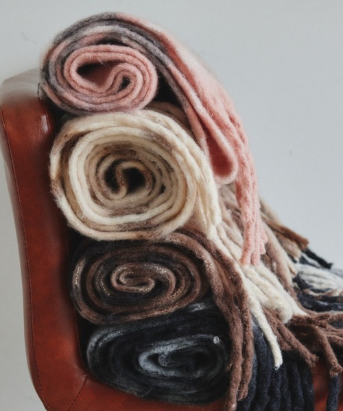 VANNIE U（ヴァニーユー）の「タータンチェックボリュームマフラー（マフラー・レディース・ベージュ/ブラウン/ピンク/ブラック・FREE）」の10枚目の写真