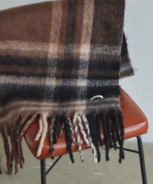 VANNIE U（ヴァニーユー）の「タータンチェックボリュームマフラー（マフラー・レディース・ベージュ/ブラウン/ピンク/ブラック・FREE）」の14枚目の写真