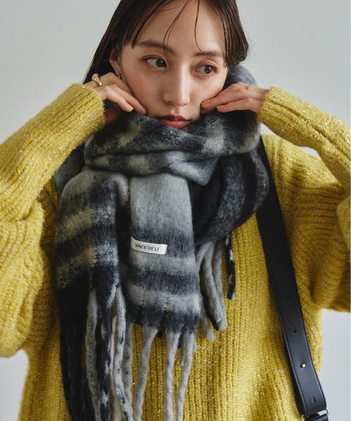 VANNIE U（ヴァニーユー）の「タータンチェックボリュームマフラー（マフラー・レディース・ベージュ/ブラウン/ピンク/ブラック・FREE）」の16枚目の写真