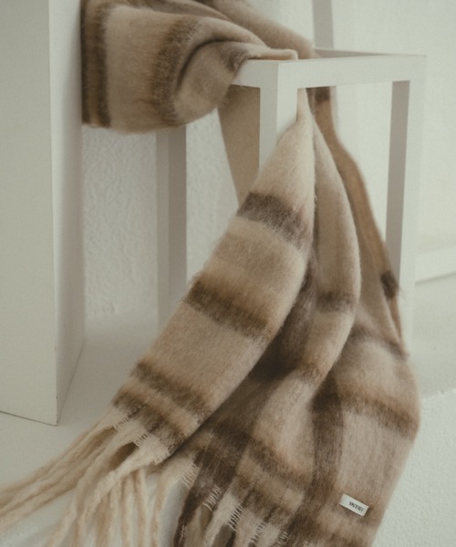 VANNIE U（ヴァニーユー）の「タータンチェックボリュームマフラー（マフラー・レディース・ベージュ/ブラウン/ピンク/ブラック・FREE）」の5枚目の写真