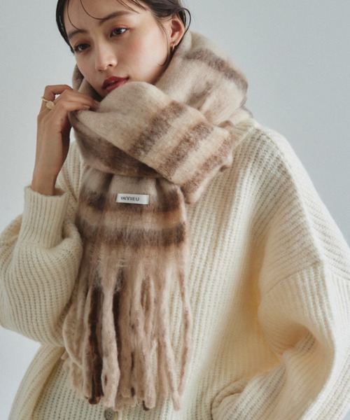 VANNIE U（ヴァニーユー）の「タータンチェックボリュームマフラー（マフラー・レディース・ベージュ/ブラウン/ピンク/ブラック・FREE）」の7枚目の写真