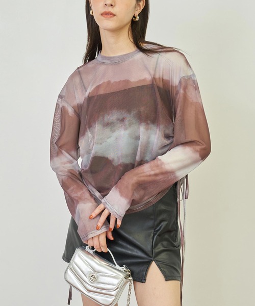 ANAP(アナップ)の「ニュアンス柄サイドシャーリングシアートップス(Tシャツ/カットソー・レディース・ブラック/ブラウン・FREE)」の2枚目の写真