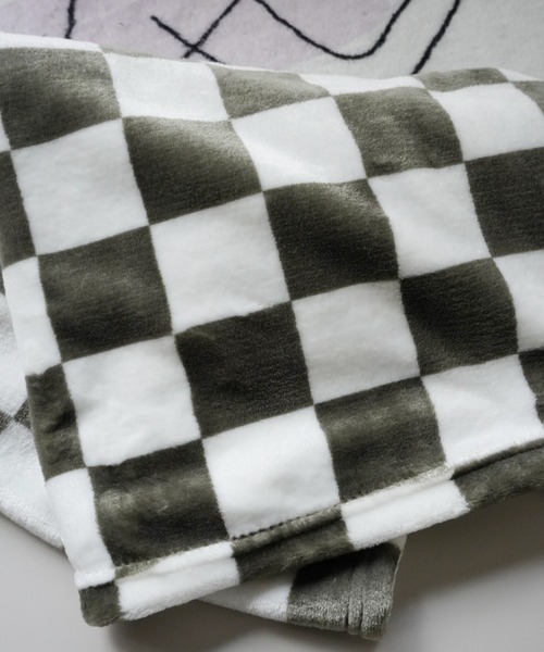 Port（ポート）の「ベーシックカラー ブロックチェック もこもこ ブランケット ( 70*100 ) #（ブランケット・レディース・カーキ/ブラック/グレー/グリーン・FREE）」の3枚目の写真