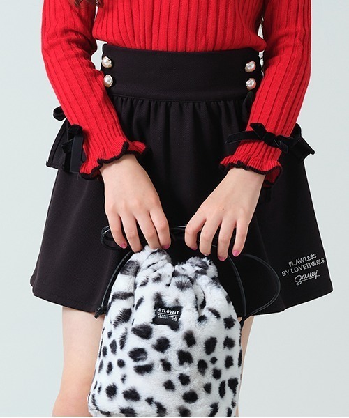 by LOVEiT(バイラビット)の「パールボタンリボン付きスカパン(スカート・キッズ・ブラック/エメラルド/レッド・120cm/160cm/150cm/140cm/130cm)」の4枚目の写真