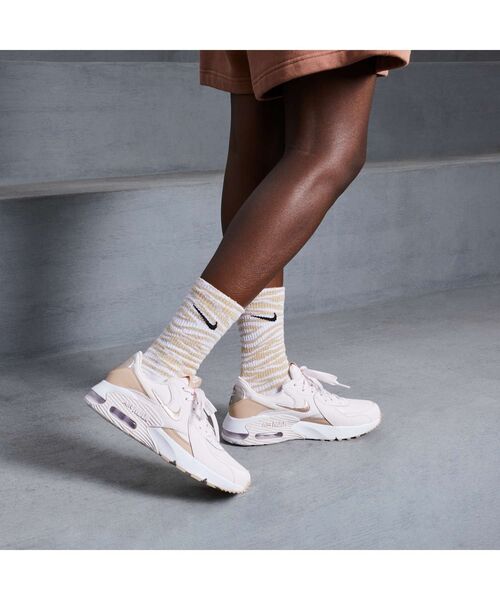 NIKE（ナイキ）の「ナイキ エア マックス エクシー ウィメンズシューズ / Nike Air Max Excee Women's Shoes＜22-29cm 展開＞（スニーカー・レディース・ピンク系その他/アイボリー系・25.5/24/27/28/26/23.5/26.5/25/22/23/22.5/28.5/24.5/27.5/29）」の18枚目の写真