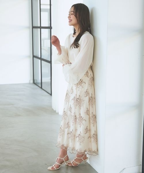 mysty woman(ミスティウーマン)の「フローラル刺繍スカート 105074(スカート・レディース・モカ/ブルー系その他/アイボリー・FREE)」の11枚目の写真