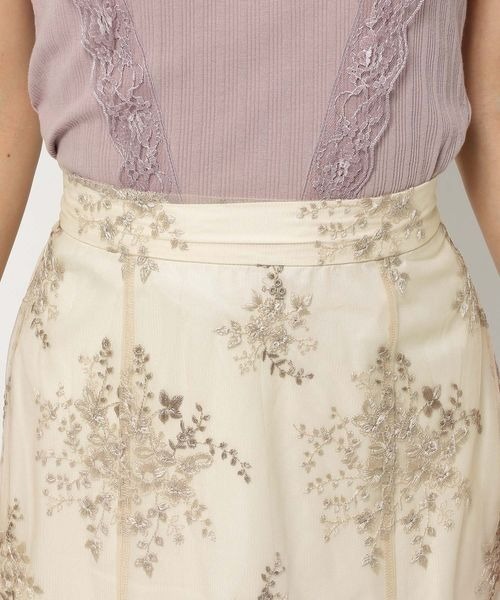 mysty woman(ミスティウーマン)の「フローラル刺繍スカート 105074(スカート・レディース・モカ/ブルー系その他/アイボリー・FREE)」の4枚目の写真