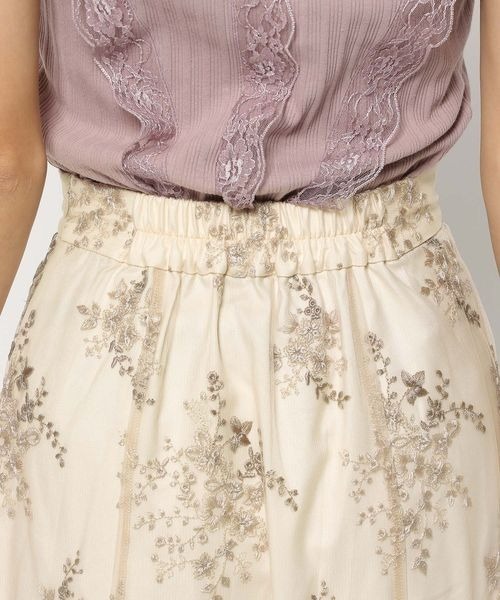 mysty woman(ミスティウーマン)の「フローラル刺繍スカート 105074(スカート・レディース・モカ/ブルー系その他/アイボリー・FREE)」の8枚目の写真