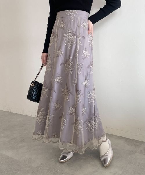 mysty woman(ミスティウーマン)の「フローラル刺繍スカート 105074(スカート・レディース・モカ/ブルー系その他/アイボリー・FREE)」の6枚目の写真
