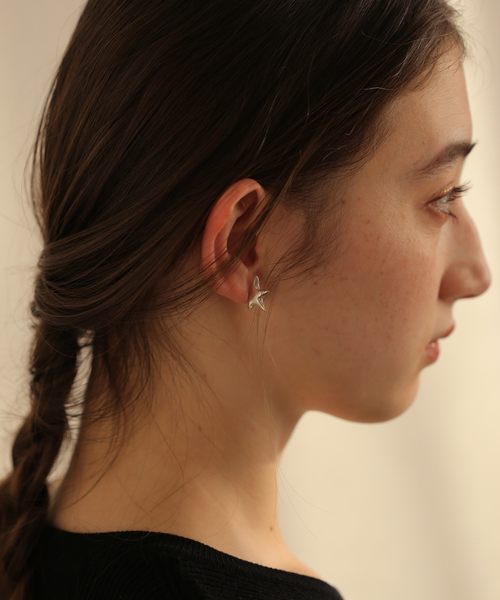 JOURNAL STANDARD（ジャーナルスタンダード）の「【MAISON DPULSE//メゾンドパルス】PIERCE STAR CHARM：ピアス（ピアス（両耳用）・レディース・シルバー・FREE）」の4枚目の写真