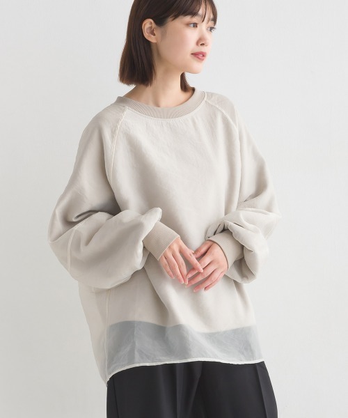 OMNES（オムネス）の「オーガンジーレイヤードダンボールニットボリューム袖ルオーバー（Tシャツ/カットソー・レディース・グレイッシュベージュ/ホワイト/ベージュ/ブラック/ブルー/グレー/オフホワイト・FREE）」の6枚目の写真