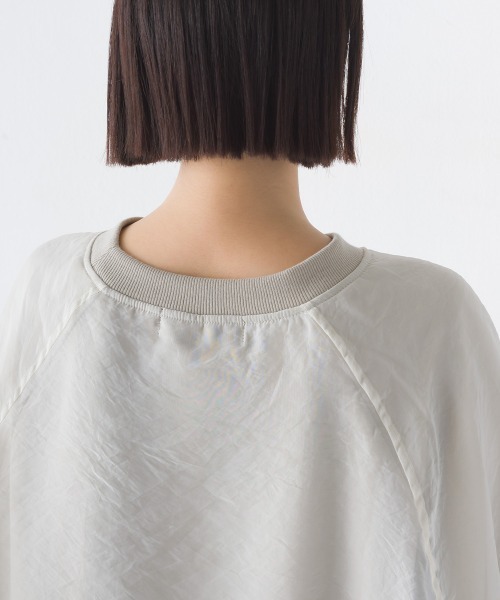 OMNES（オムネス）の「オーガンジーレイヤードダンボールニットボリューム袖ルオーバー（Tシャツ/カットソー・レディース・グレイッシュベージュ/ホワイト/ベージュ/ブラック/ブルー/グレー/オフホワイト・FREE）」の11枚目の写真