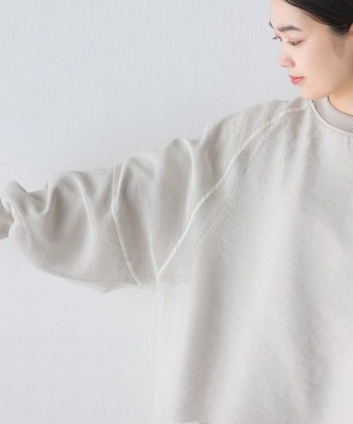 OMNES（オムネス）の「オーガンジーレイヤードダンボールニットボリューム袖ルオーバー（Tシャツ/カットソー・レディース・グレイッシュベージュ/ホワイト/ベージュ/ブラック/ブルー/グレー/オフホワイト・FREE）」の12枚目の写真