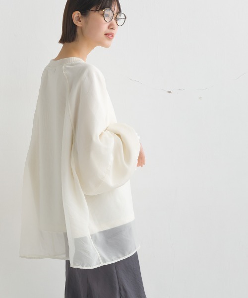 OMNES（オムネス）の「オーガンジーレイヤードダンボールニットボリューム袖ルオーバー（Tシャツ/カットソー・レディース・グレイッシュベージュ/ホワイト/ベージュ/ブラック/ブルー/グレー/オフホワイト・FREE）」の19枚目の写真