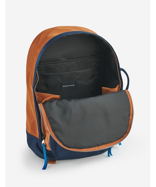 Maison Kitsune（メゾンキツネ）の「THE TRAVELLER BACKPACK