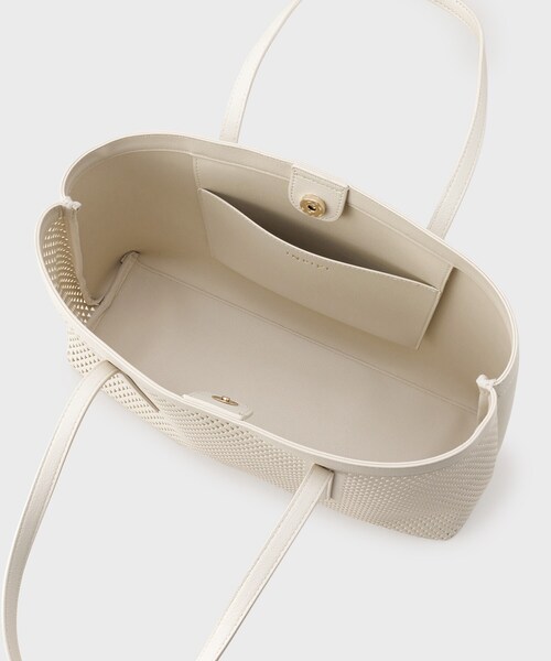 INDIVI（インディヴィ）の「◆【合皮／A4収納可能】レース風カットアウト軽量ミドルバッグ（トートバッグ・レディース・ブラック/オフホワイト・00）」の7枚目の写真