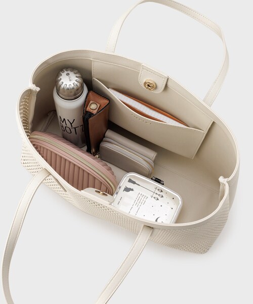 INDIVI（インディヴィ）の「◆【合皮／A4収納可能】レース風カットアウト軽量ミドルバッグ（トートバッグ・レディース・ブラック/オフホワイト・00）」の9枚目の写真