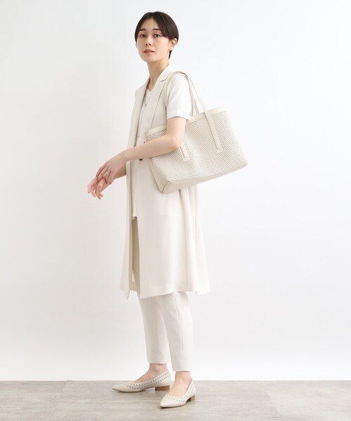 INDIVI（インディヴィ）の「◆【合皮／A4収納可能】レース風カットアウト軽量ミドルバッグ（トートバッグ・レディース・ブラック/オフホワイト・00）」の12枚目の写真