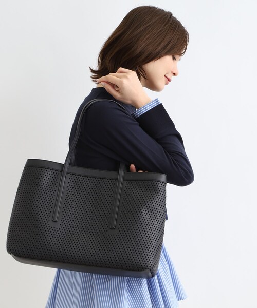 INDIVI（インディヴィ）の「◆【合皮／A4収納可能】レース風カットアウト軽量ミドルバッグ（トートバッグ・レディース・ブラック/オフホワイト・00）」の13枚目の写真