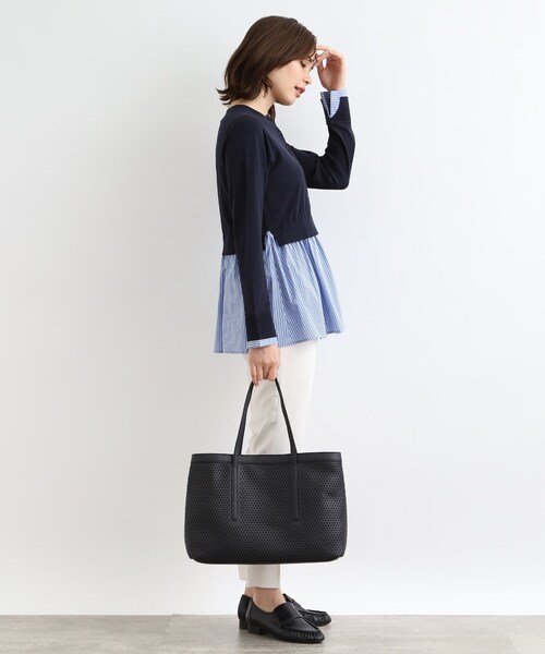 INDIVI（インディヴィ）の「◆【合皮／A4収納可能】レース風カットアウト軽量ミドルバッグ（トートバッグ・レディース・ブラック/オフホワイト・00）」の14枚目の写真
