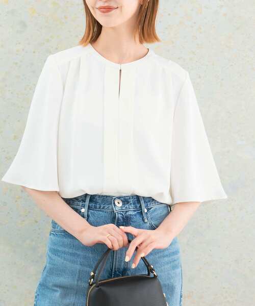 URBAN RESEARCH ROSSO WOMEN(アーバンリサーチ ロッソ)の「ウォッシャブルフレアスリーブタックブラウス(シャツ/ブラウス・レディース・オフホワイト/ネイビー/グリーン・FREE)」の14枚目の写真