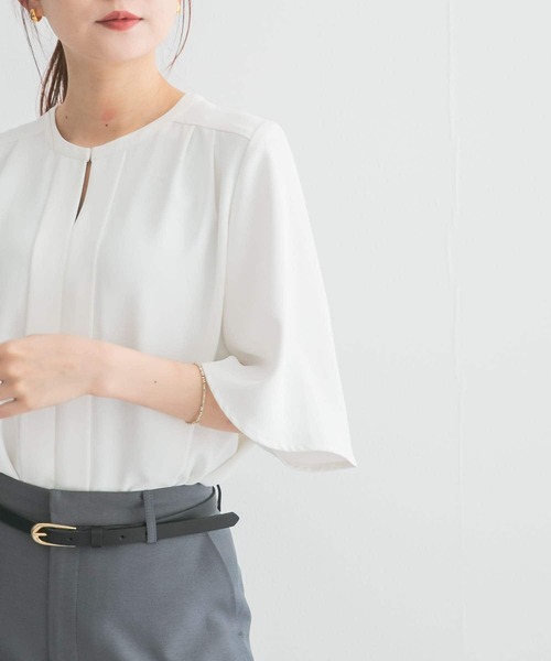 URBAN RESEARCH ROSSO WOMEN(アーバンリサーチ ロッソ)の「ウォッシャブルフレアスリーブタックブラウス(シャツ/ブラウス・レディース・オフホワイト/ネイビー/グリーン・FREE)」の18枚目の写真