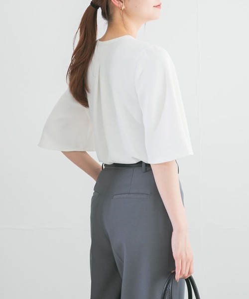 URBAN RESEARCH ROSSO WOMEN(アーバンリサーチ ロッソ)の「ウォッシャブルフレアスリーブタックブラウス(シャツ/ブラウス・レディース・オフホワイト/ネイビー/グリーン・FREE)」の21枚目の写真