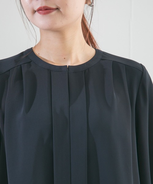 URBAN RESEARCH ROSSO WOMEN(アーバンリサーチ ロッソ)の「ウォッシャブルフレアスリーブタックブラウス(シャツ/ブラウス・レディース・オフホワイト/ネイビー/グリーン・FREE)」の5枚目の写真