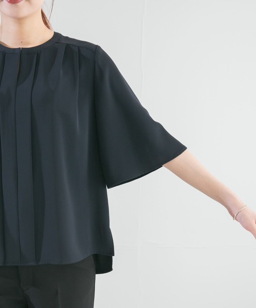 URBAN RESEARCH ROSSO WOMEN(アーバンリサーチ ロッソ)の「ウォッシャブルフレアスリーブタックブラウス(シャツ/ブラウス・レディース・オフホワイト/ネイビー/グリーン・FREE)」の7枚目の写真