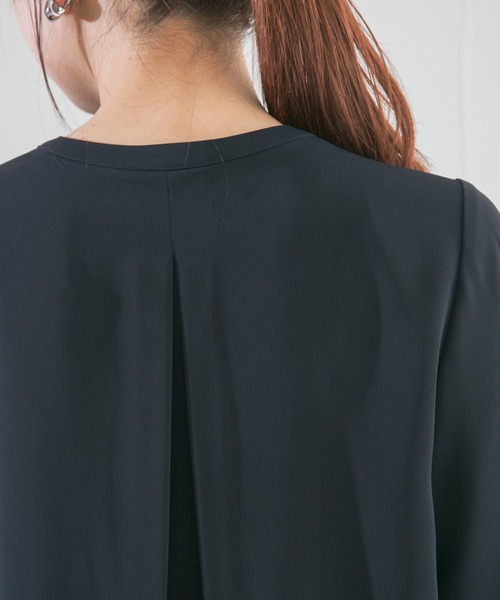 URBAN RESEARCH ROSSO WOMEN(アーバンリサーチ ロッソ)の「ウォッシャブルフレアスリーブタックブラウス(シャツ/ブラウス・レディース・オフホワイト/ネイビー/グリーン・FREE)」の9枚目の写真