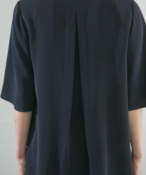 URBAN RESEARCH ROSSO WOMEN(アーバンリサーチ ロッソ)の「ウォッシャブルフレアスリーブタックブラウス(シャツ/ブラウス・レディース・オフホワイト/ネイビー/グリーン・FREE)」の10枚目の写真