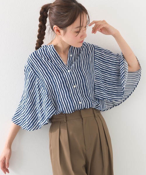 OMNES(オムネス)の「レーヨンフレア袖バンドカラーシャツ(シャツ/ブラウス・レディース・ブルー系その他/ホワイト系その他/ベージュ系その他/ブラック系その他/ブラウン系その他/ブルー/ブラック/ブルー系その他2/ネイビー系・FREE)」の8枚目の写真