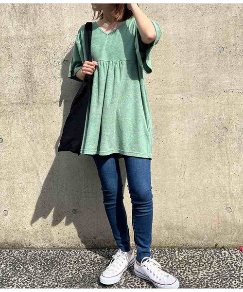 anap mimpi（アナップミンピ）の「フレアスリーブパイルVネックユッタリトップス（Tシャツ/カットソー・レディース・パープル/ミント・FREE）」の21枚目の写真
