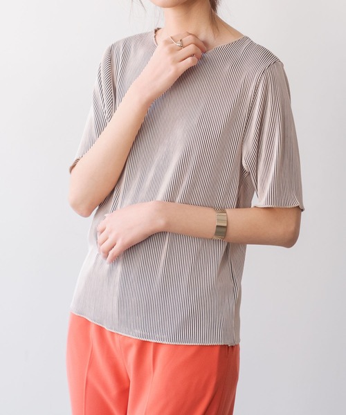 and it_(アンドイット)の「メロウプリーツ半袖Tシャツ(Tシャツ/カットソー・レディース・グレイッシュベージュ/ブラック/アイボリー・M)」の21枚目の写真
